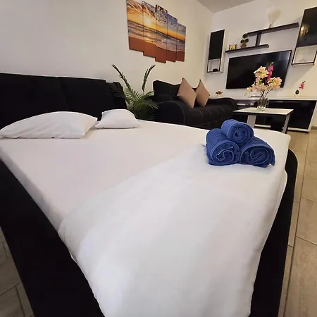 1br - Cu Piscina & Centru Langa Plaja شقة *